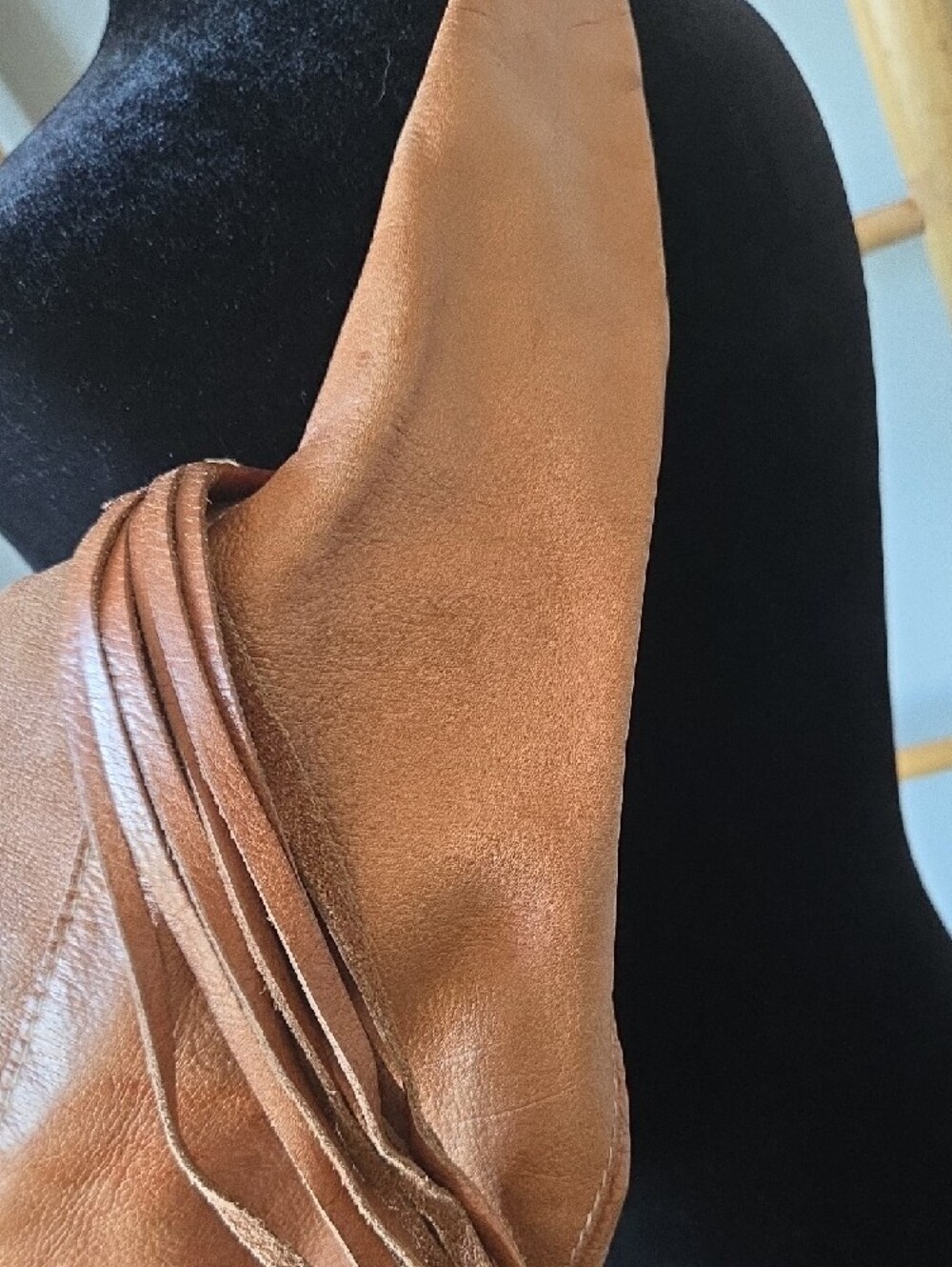 HELEN Express Sling/Hobo Bag - Picture 4 of 9